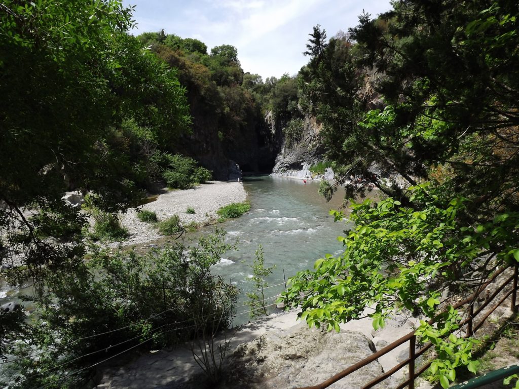 Alcantara gorges trail